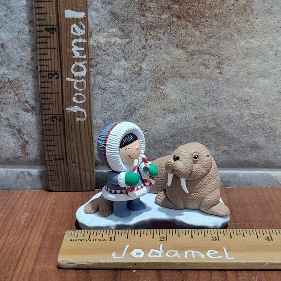 Hallmark Frosty Friends 2011 Eskimo Walrus Christmas Ornament - Picture 9 of 13